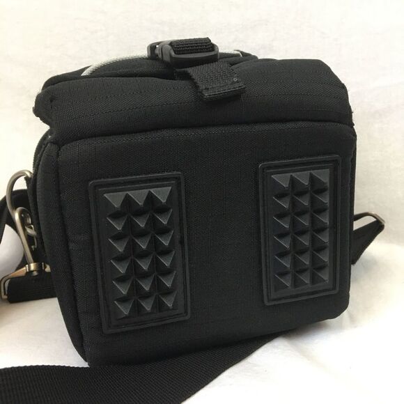 Promaster Black Insulated Zipper Adjustable Strap Camera Bag - Picture 5 of 11